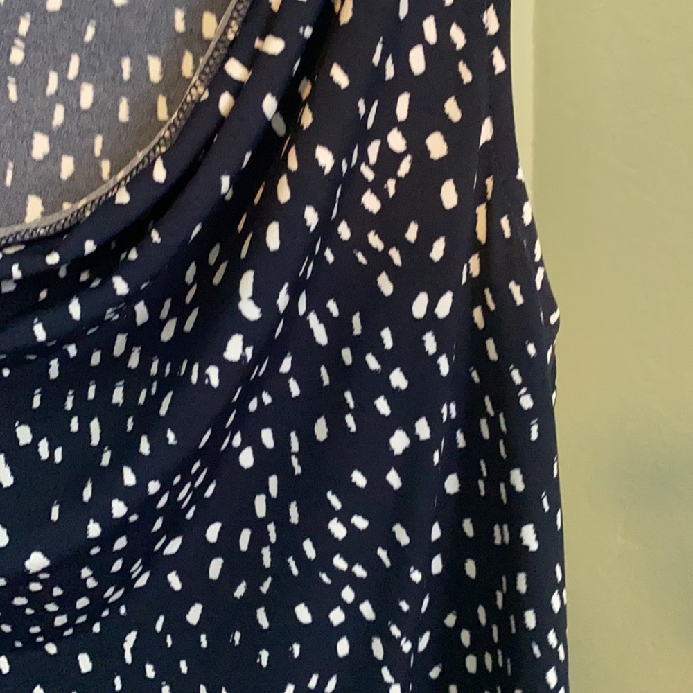 3/$20 Banana Republic navy & white pattern tank - Picture 7 of 8